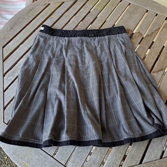 Converse Grey pleated skirt - Picture 1 of 4